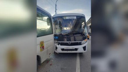 Жительница Воронежа пострадала в ДТП с автобусами и легковушкой на Северном мосту