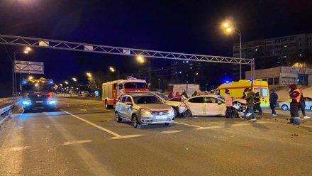 Три человека пострадали в ДТП с 4 машинами в Воронеже
