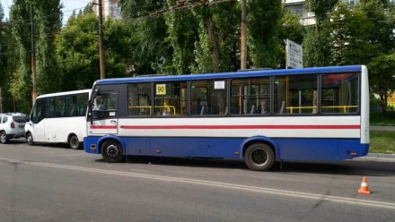 В массовом ДТП с 2 автобусами в Воронеже пострадал пассажир