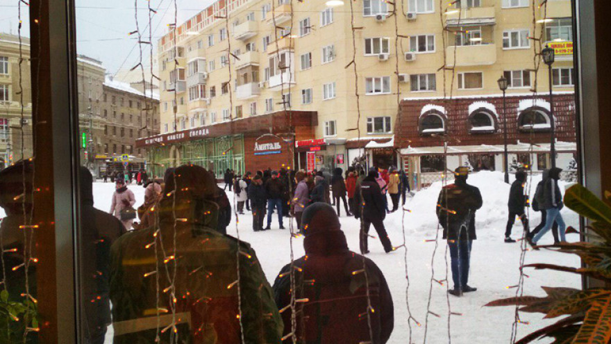 Воронежцы облили зелёнкой парня, пришедшего на ЛГБТ-митинг