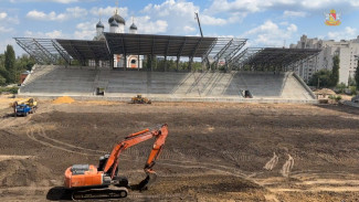 В Воронеже на стадионе «Факел» начали обустраивать футбольное поле