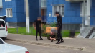 Воронежцы сообщили об избиении мужчины на улице 45-1 Стрелковой Дивизии