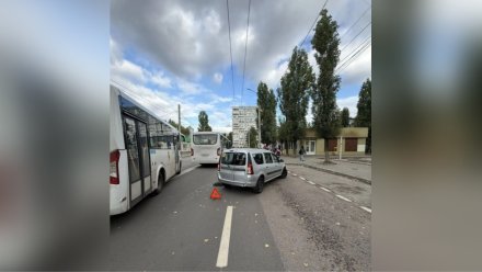 11-летний мальчик пострадал в ДТП с автобусом и легковушкой в Воронеже