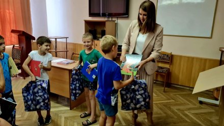 В Воронеже «Единая Россия» помогла собраться к школе ученикам из Донбасса