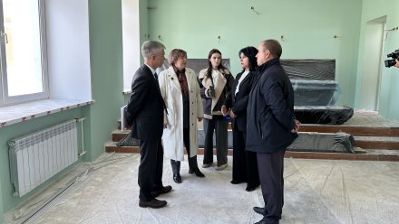 «Партийный десант» проверил ход капремонта детского сада в Лисках