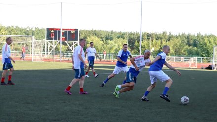 Легенды российского футбола сыграли в Нововоронеже