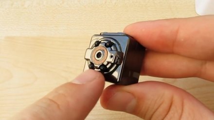 В Воронеже инженеры торговали приборами для слежки, маскируя их в корзине с цветами