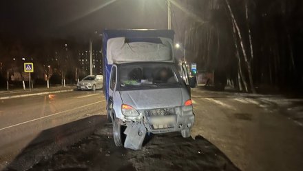 Грузовик сбил двух пешеходов на Московском проспекте в Воронеже