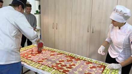 В Воронеже приготовили арт-бутерброд размером более 1,5 метров