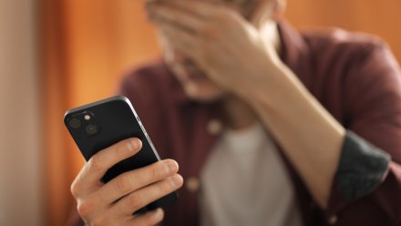 В Воронеже обманутый мошенниками мужчина сам стал аферистом