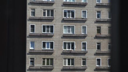 Девочка выпала с пятого этажа в Воронеже