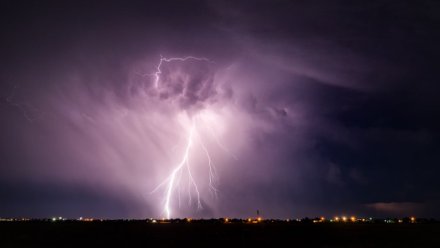 В СК прокомментировали гибель ребёнка от удара молнии в воронежском селе