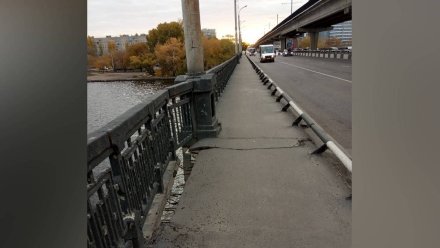В Воронеже разрушилась пешеходная часть Северного моста
