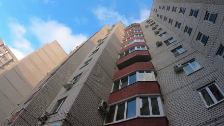 Воронежец выпал с балкона многоэтажки на Машмете