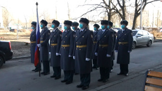Персональный парад устроили под окнами 102-летнего воронежского ветерана 