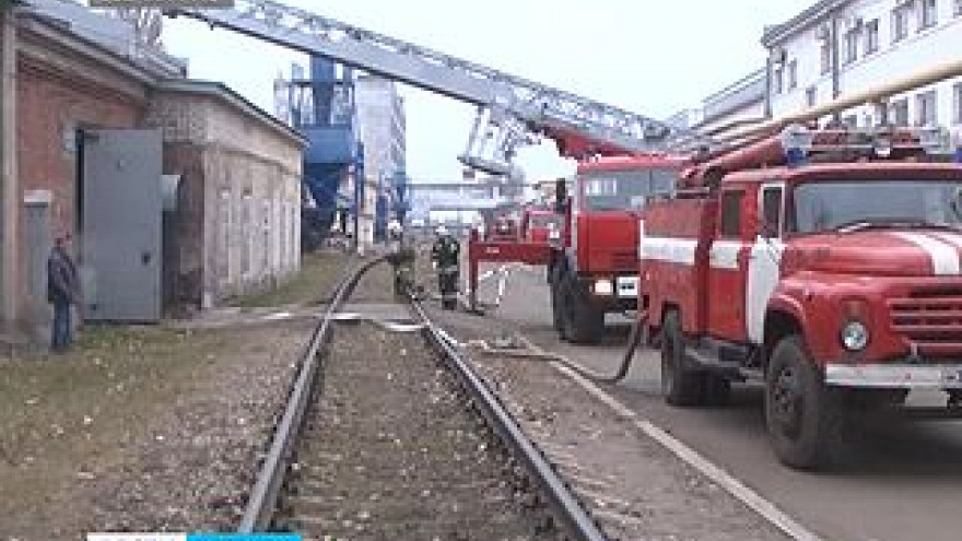 Пожарные тренировались устранять техногенную аварию на Вагоноремонтном заводе