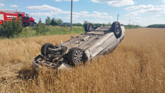 Две девушки пострадали в ДТП с перевернувшимся Chevrolet в Воронежской области