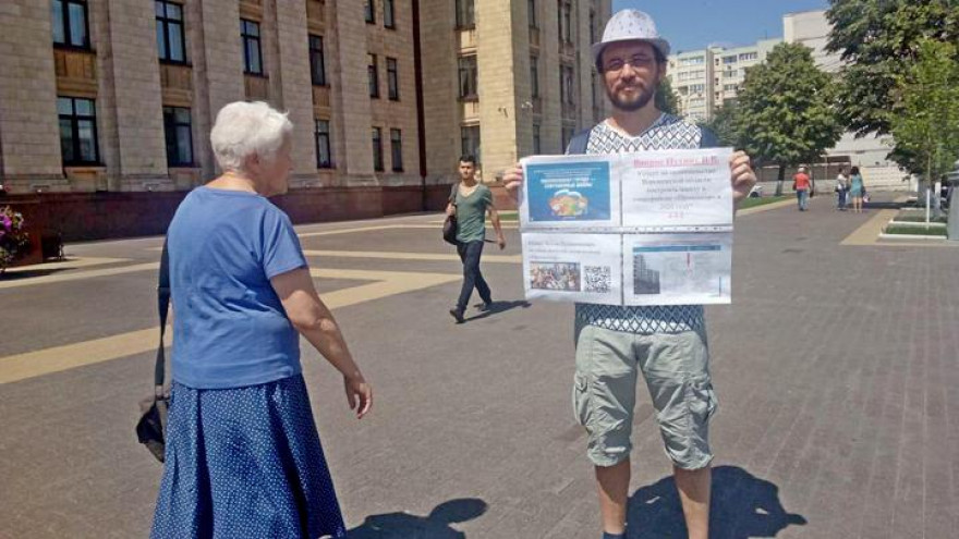Не дозвонившийся до президента воронежец провёл пикет с требованием построить школу