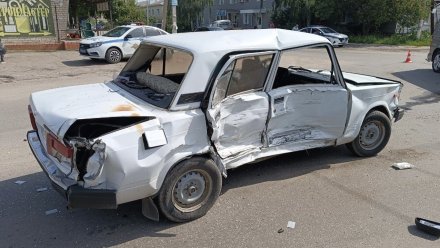 Два человека пострадали в массовой аварии с микроавтобусом в Павловске