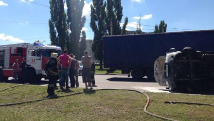 ДТП с перевернувшейся «Газелью» в Воронеже спровоцировало пробку