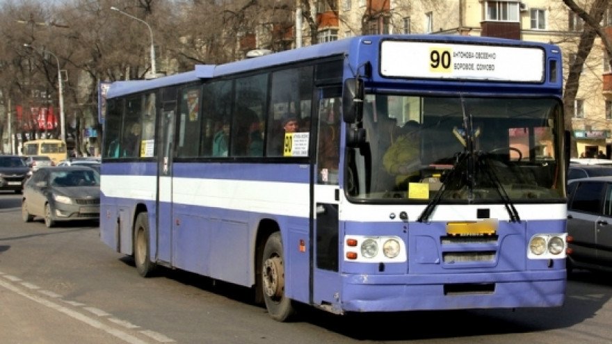 В Воронеже маршрутка сбила стоящую на остановке 16-летнюю девушку
