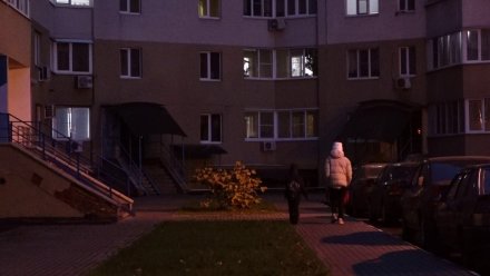 «Каждое утро ломится в пустую квартиру». Воронежцы пожаловались на неадекватного соседа