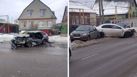 Двое детей и женщина пострадали в массовом ДТП в Воронеже