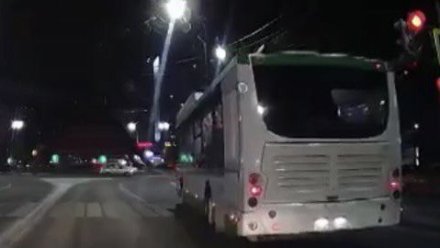 В Воронеже оштрафовали проехавшего на красный свет водителя автобуса №5а 