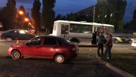 В Воронеже в ДТП с маршруткой пострадала пожилая пассажирка