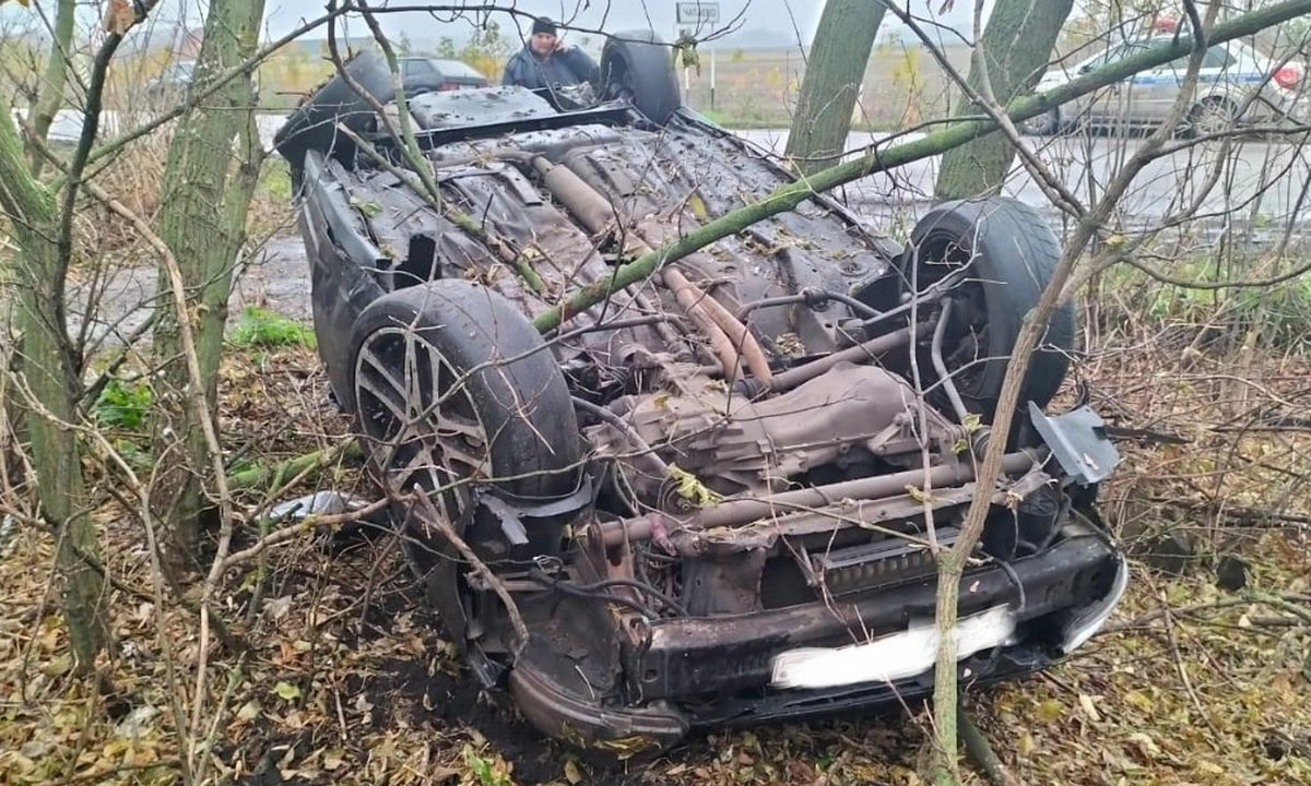 В Воронежской области парень и девушка пострадали в перевернувшейся машине  – Новости Воронежа и Воронежской области – Вести Воронеж