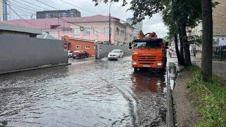 В мэрии Воронежа объяснили затопление улицы Космонавтов после дождя