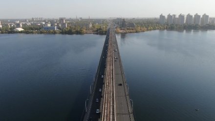 В Воронеже переплывавшего водохранилище мужчину унесло течением под Северный мост