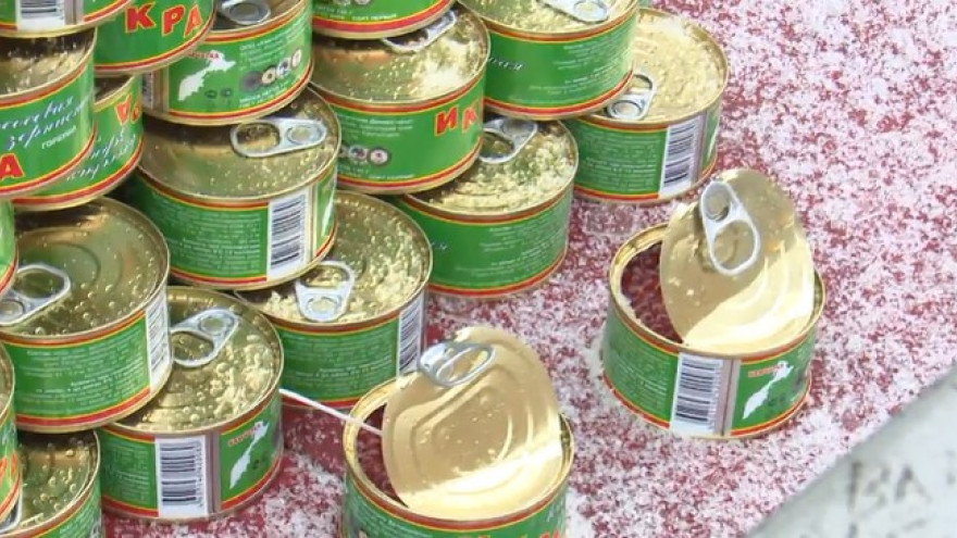 Воронежские санврачи перед Новым годом сняли с продажи 38 кг сомнительной икры