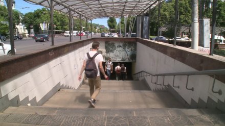 Мэрия Воронежа сорвала сроки установки подъёмника в переходе у Петровского сквера