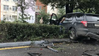 В центре Воронежа кроссовер вылетел на тротуар и сбил пенсионерку