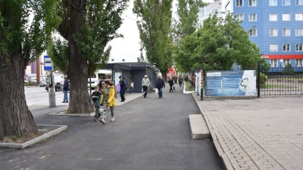 Тротуар у остановки «Димитрова» отремонтировали спустя месяц после жалоб воронежцев