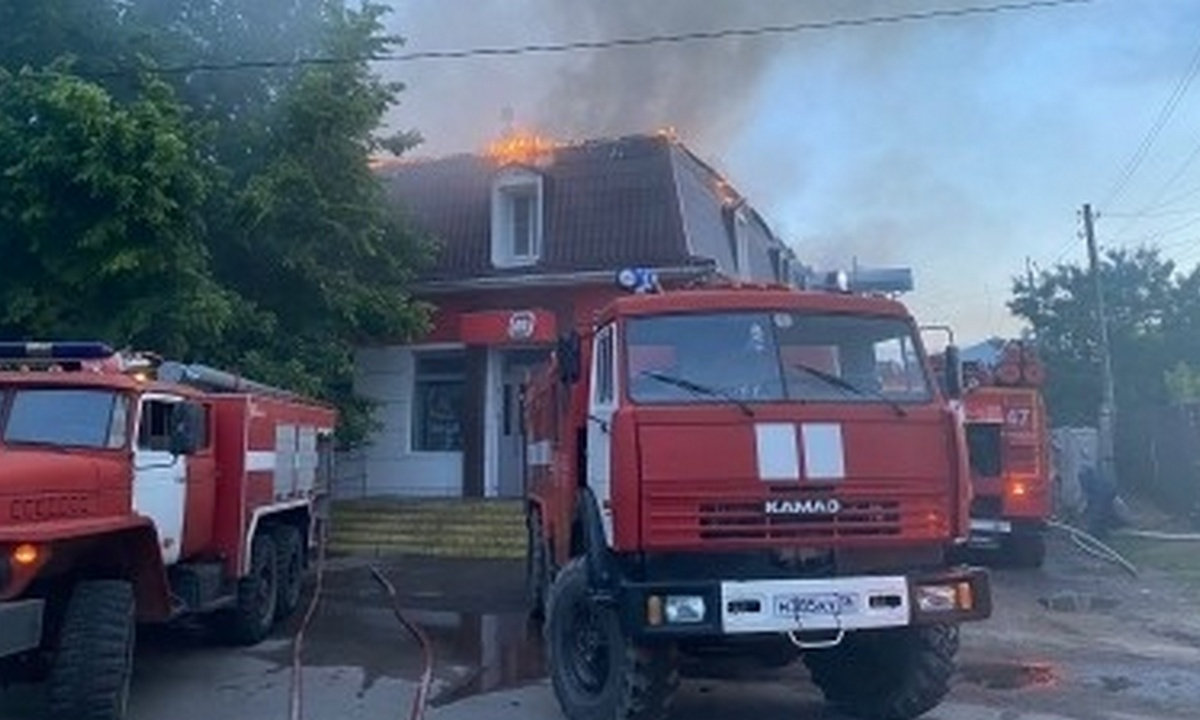 Магнит» и банкетный зал загорелись в Острогожске – Новости Воронежа и  Воронежской области – Вести Воронеж