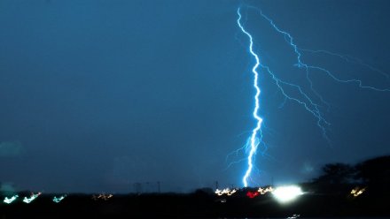 Синоптики предупредили воронежцев о грозе, граде и мощном ветре