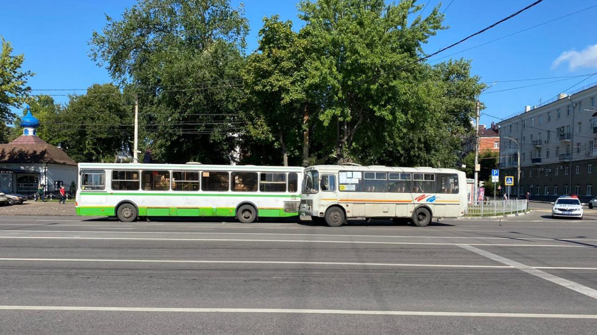 Voronezh Avtobusy S 40 Passazhirami Stolknulis V Chas Pik V Voronezhe Est Postradavshie Bezformata