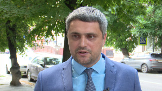 Чиновник прокомментировал оскорбительную надпись на Каменном мосту в Воронеже