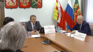 Воронежский сенатор подарил технику таловской школе искусств, музею и библиотеке