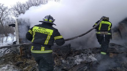 Трупы двух мужчин нашли в сгоревшем доме в воронежском селе