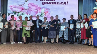 «Единая Россия» поздравила педагогов Воронежской области с Днём учителя