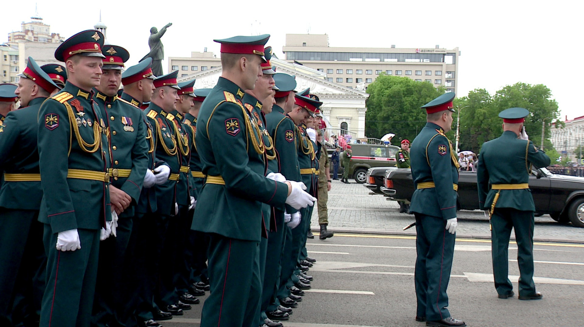 День победы погода. Ветераны на параде в Воронеже.