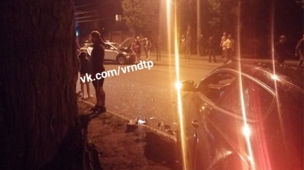 В Воронеже автомобилистка не уступила дорогу и спровоцировала ДТП: пострадали два человека