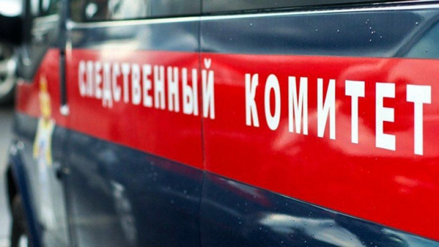 В Воронеже мужчина сорвался с крыши и погиб