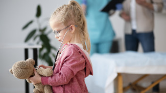 В Воронежской области девочка упала в вырытую у детской площадки траншею