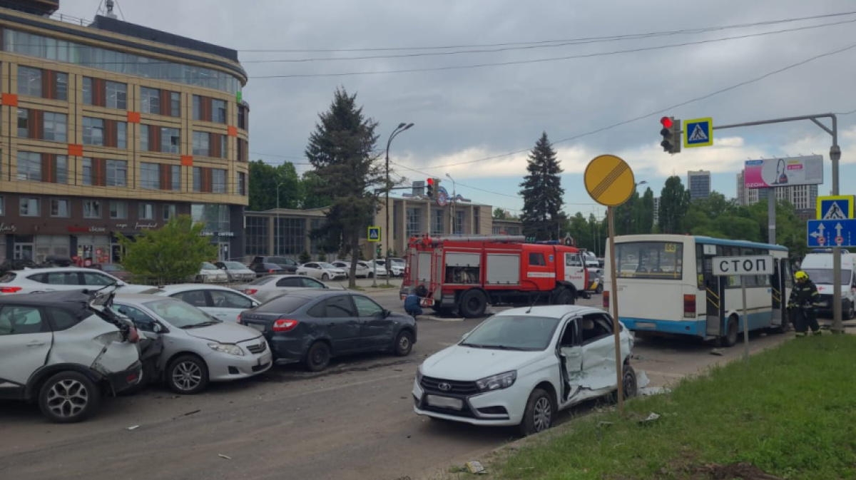 СК организовал проверку после массового ДТП с маршруткой в Воронеже –  Новости Воронежа и Воронежской области – Вести Воронеж