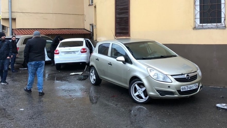 В Воронеже «Лада» врезалась в припаркованные автомобили: водитель погиб