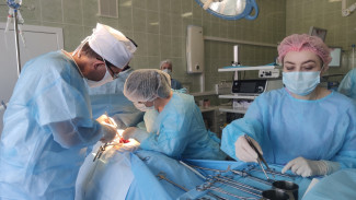 Врачи воронежской больницы удалили опасную опухоль у 18-летней девушки